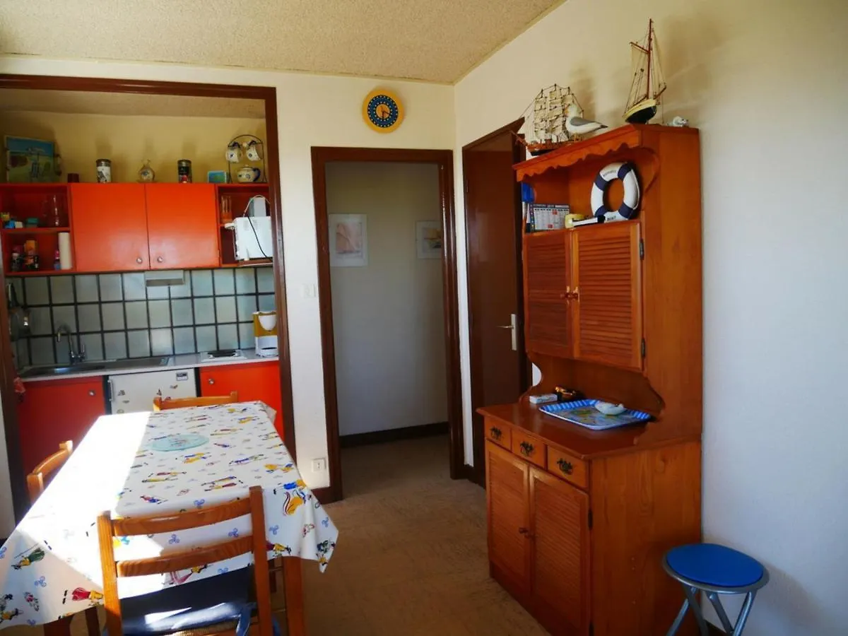 Apartment Quiberon : Studio 4 Pers, Balcon, Animaux Admis, Parking - Fr-1-478-145 France